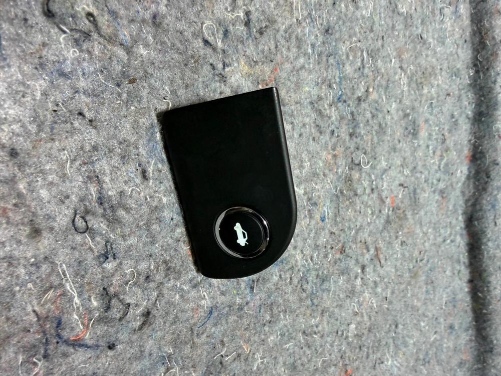 2014-2019 Maserati Ghibli OEM Left Front Door Trunk Open Release Switch – photo 4