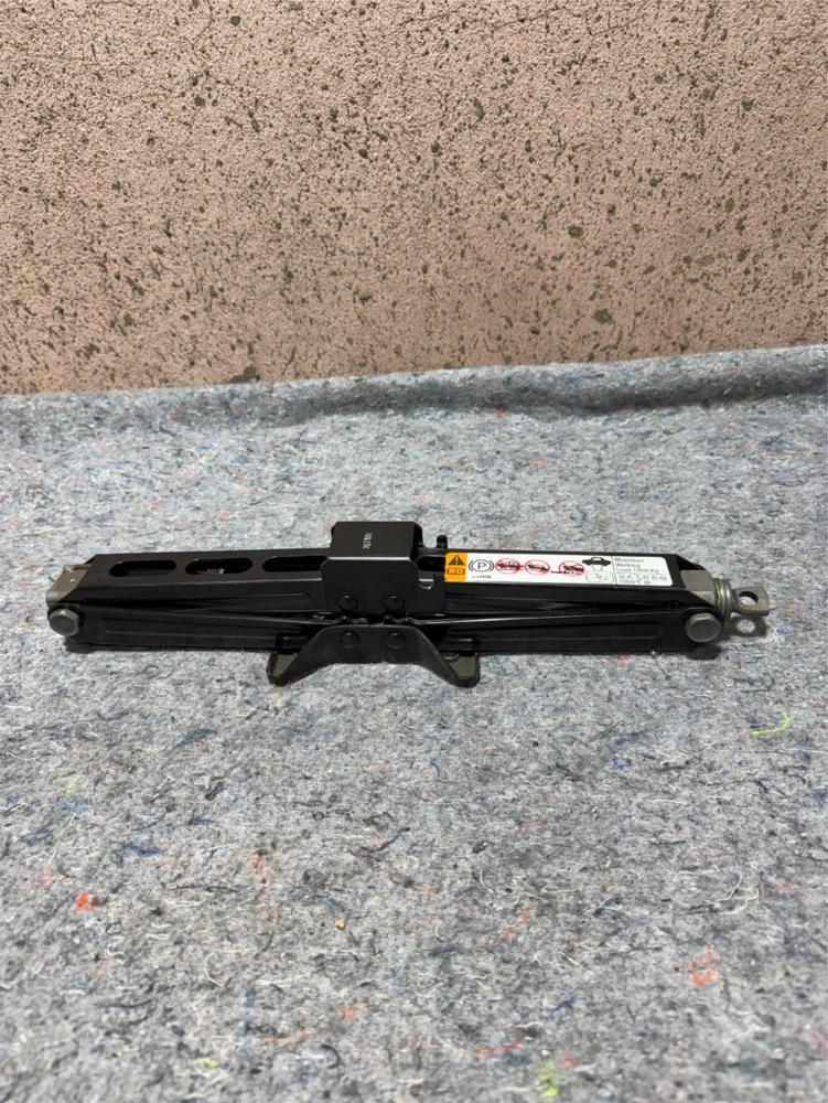 2016 Chevrolet Spark Spare Scissor Car Jack – photo 1