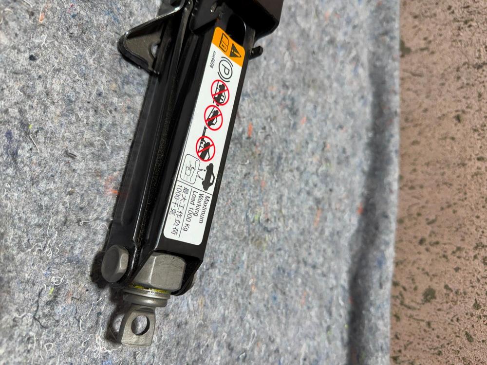 2016 Chevrolet Spark Spare Scissor Car Jack – photo 4