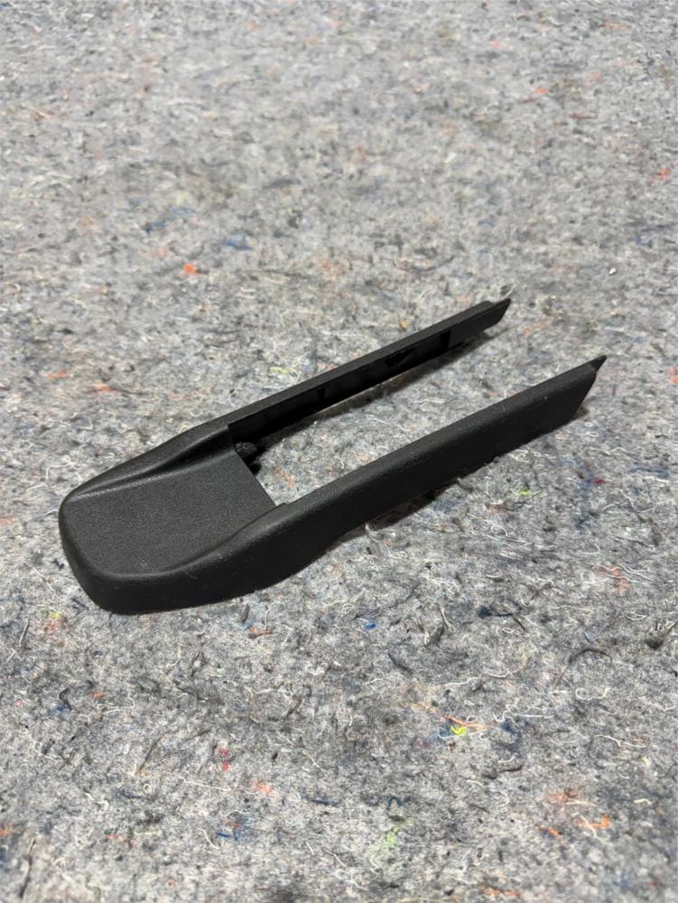14-23 Infiniti Q50 Q60 Front Right Seat Track End Rearward Inner Cover Cap OEM – photo 1