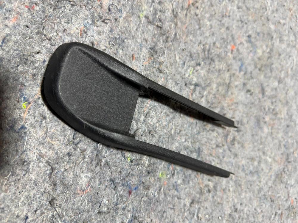 14-23 Infiniti Q50 Q60 Front Right Seat Track End Rearward Inner Cover Cap OEM – photo 2