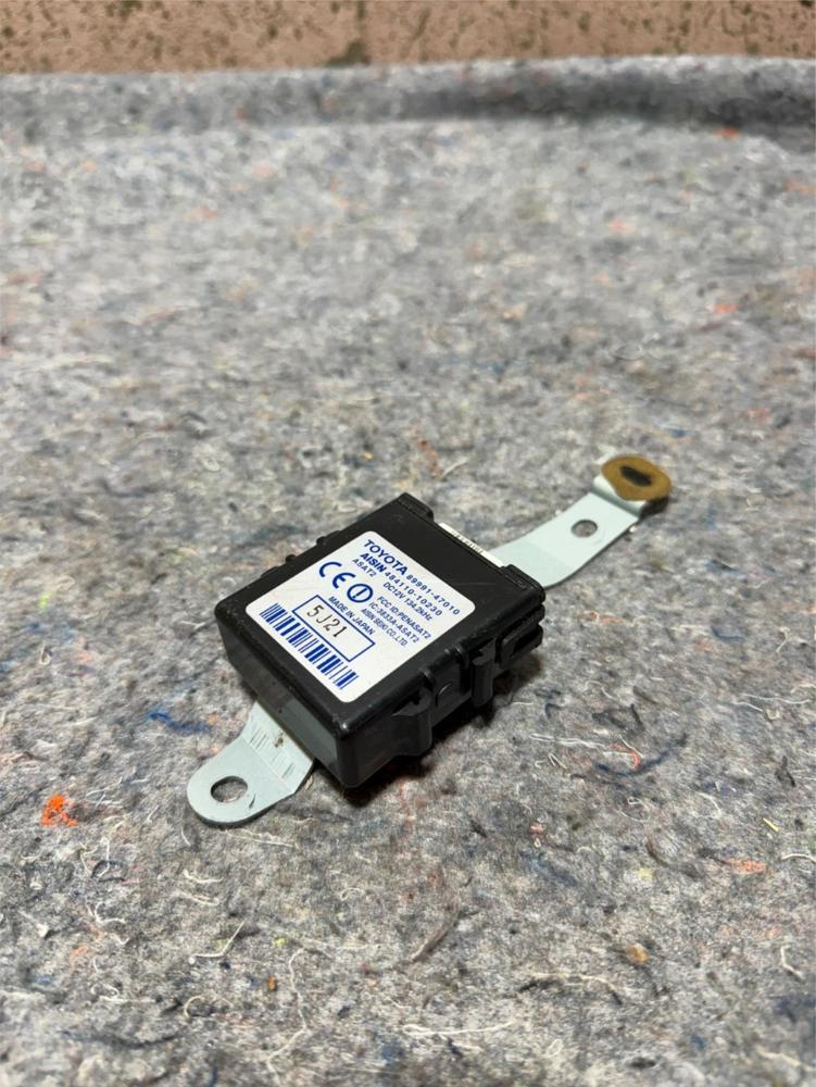 04-09 Toyota Prius Front Door Oscillator Control Module 89991-47010 – photo 1