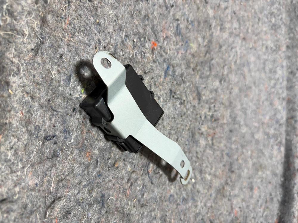 04-09 Toyota Prius Front Door Oscillator Control Module 89991-47010 – photo 2