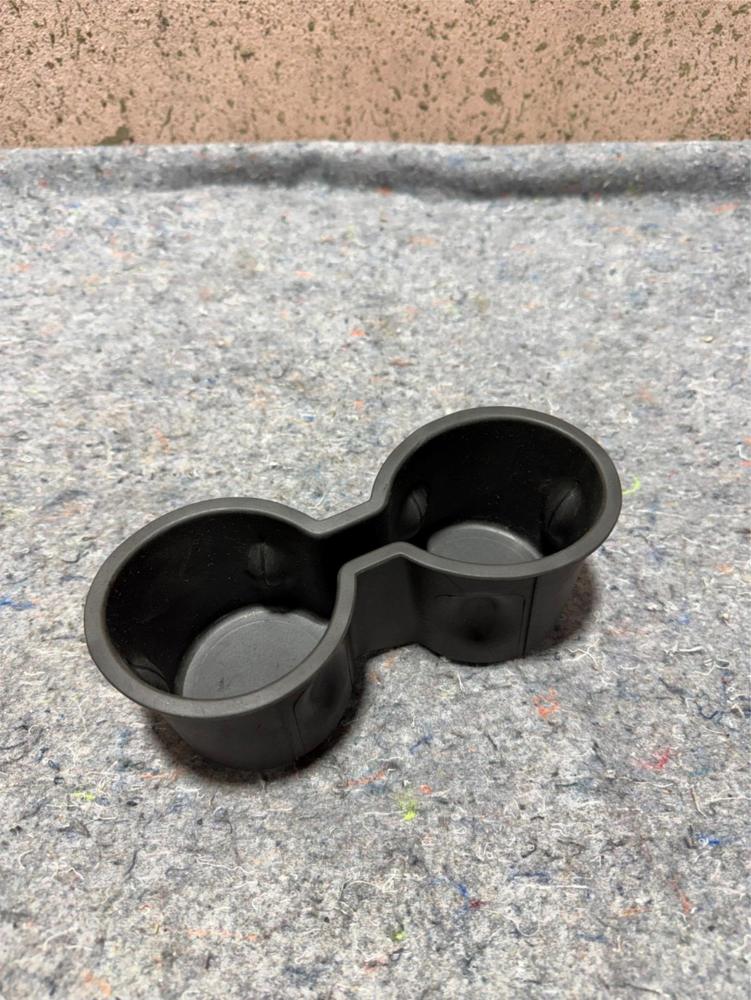 2014-2020 Chevrolet Impala Front Center Console Dual Cup Holder Indert Mat OEM – photo 1