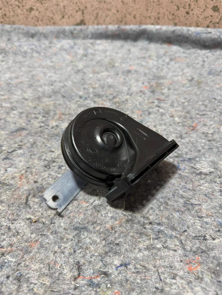 2014-2020 Maserati Quattroporte Left Side High Note Tone Horn Signal OEM – photo 1