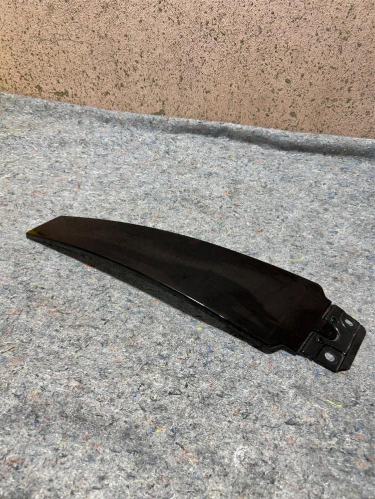 13-19 Maserati Ghibli Right Center Exterior B Pillar 6700247870 OEM – photo 1