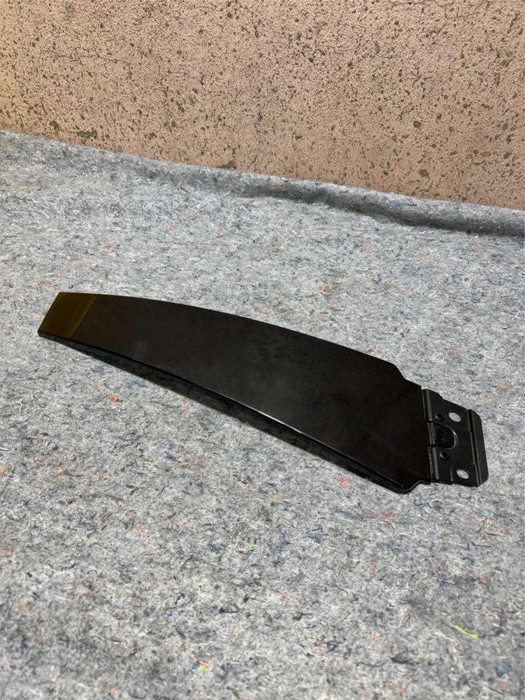 2014-2017 Maserati Ghibli Front Left Center B Pillar Moulding 6700247880 – photo 1