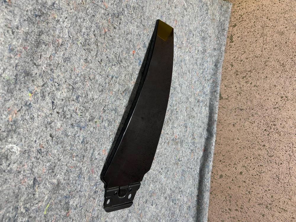 2014-2017 Maserati Ghibli Front Left Center B Pillar Moulding 6700247880 – photo 3