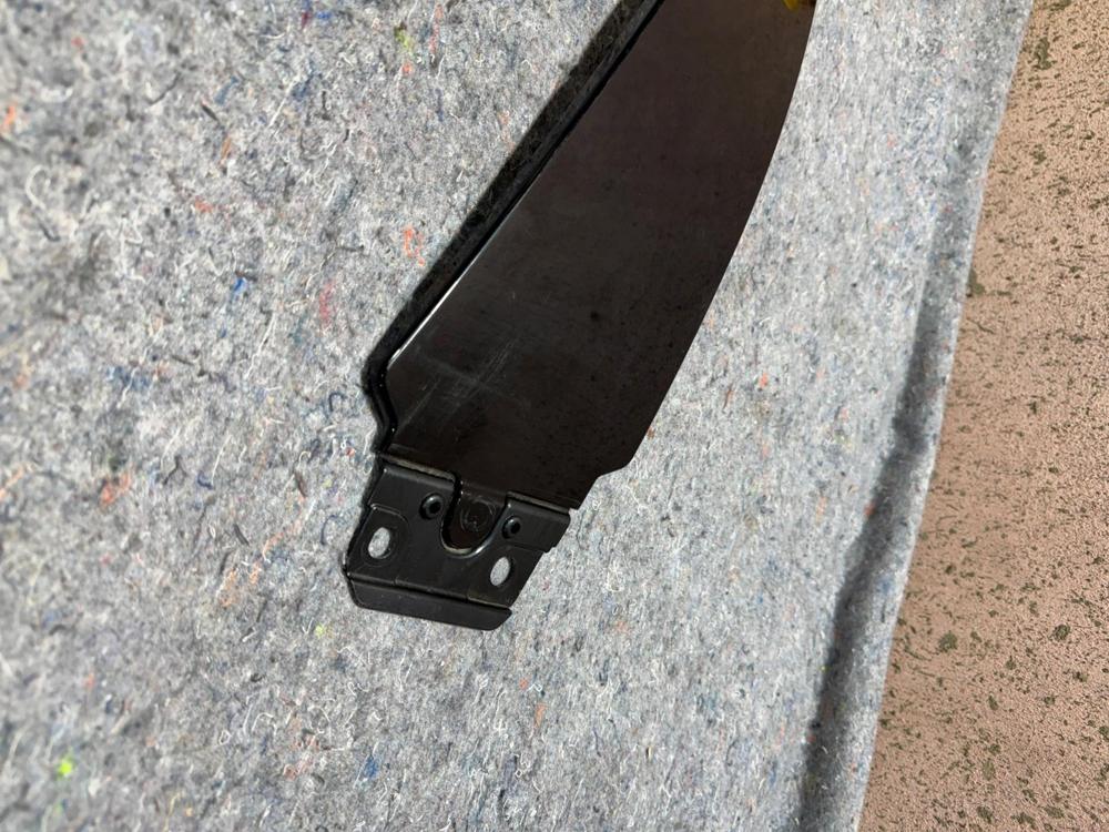 2014-2017 Maserati Ghibli Front Left Center B Pillar Moulding 6700247880 – photo 4