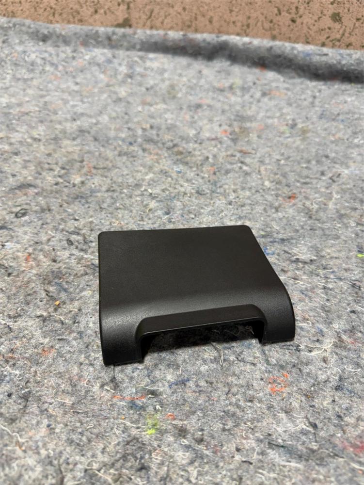 2014-2020 Maserati Ghibli Glove Box AUX USB Port Cover Trim Panel OEM – photo 1