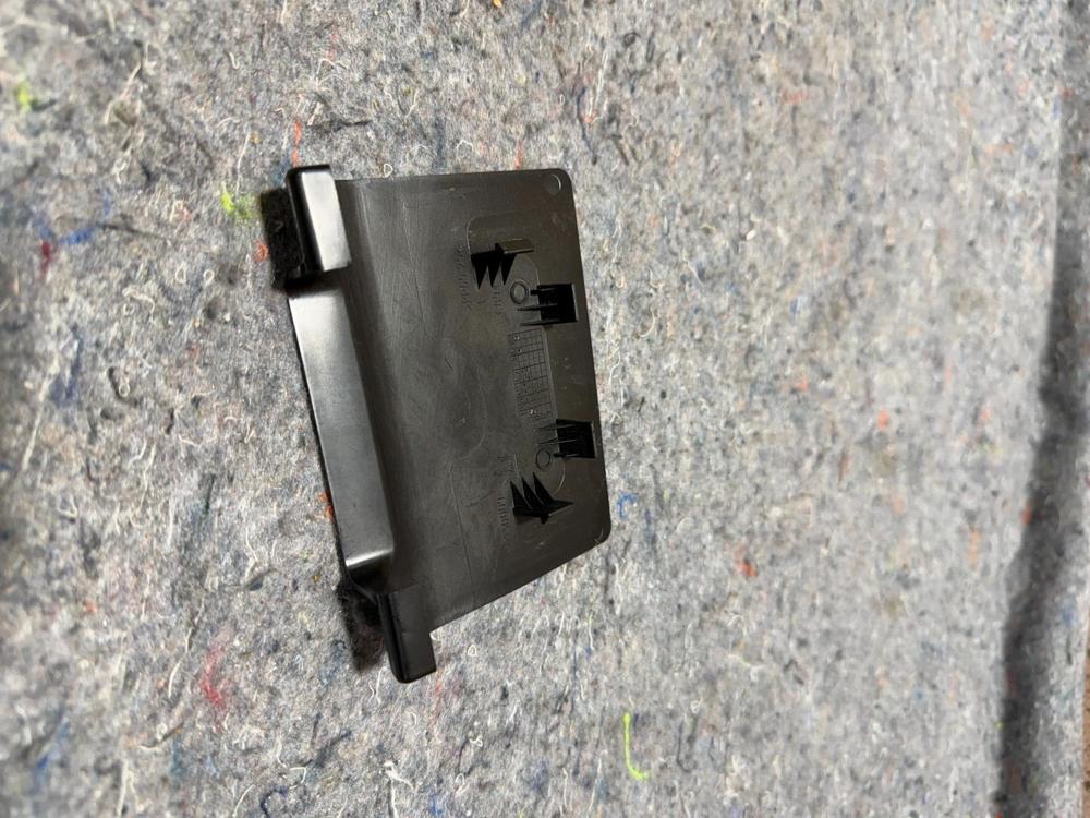 2014-2020 Maserati Ghibli Glove Box AUX USB Port Cover Trim Panel OEM – photo 4