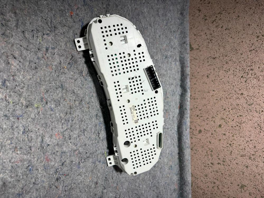 2008-2011 Kia Sedona Speedometer OEM 940014D327 – photo 3