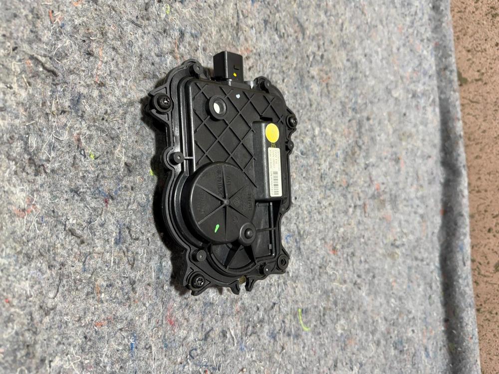 2009 Bentley Continental Soft Close Rear Door Motor 3D0837059B – photo 3