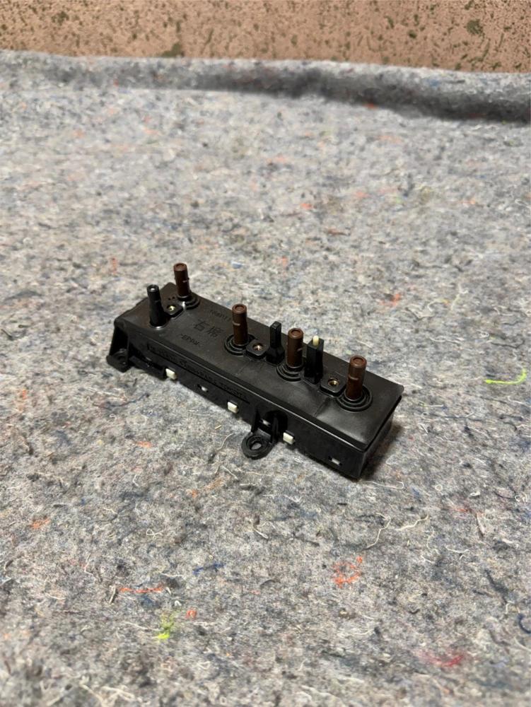 02-10 Lexus SC430 Front Right Passenger Side Seat Control Switch 18A011 OEM – photo 1