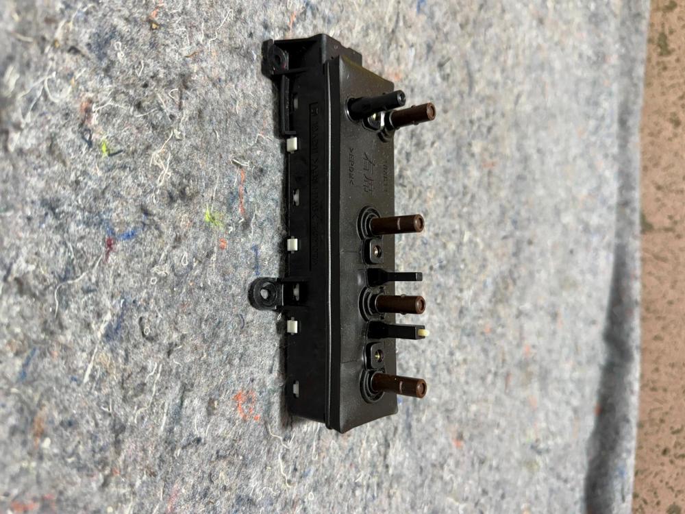 02-10 Lexus SC430 Front Right Passenger Side Seat Control Switch 18A011 OEM – photo 4
