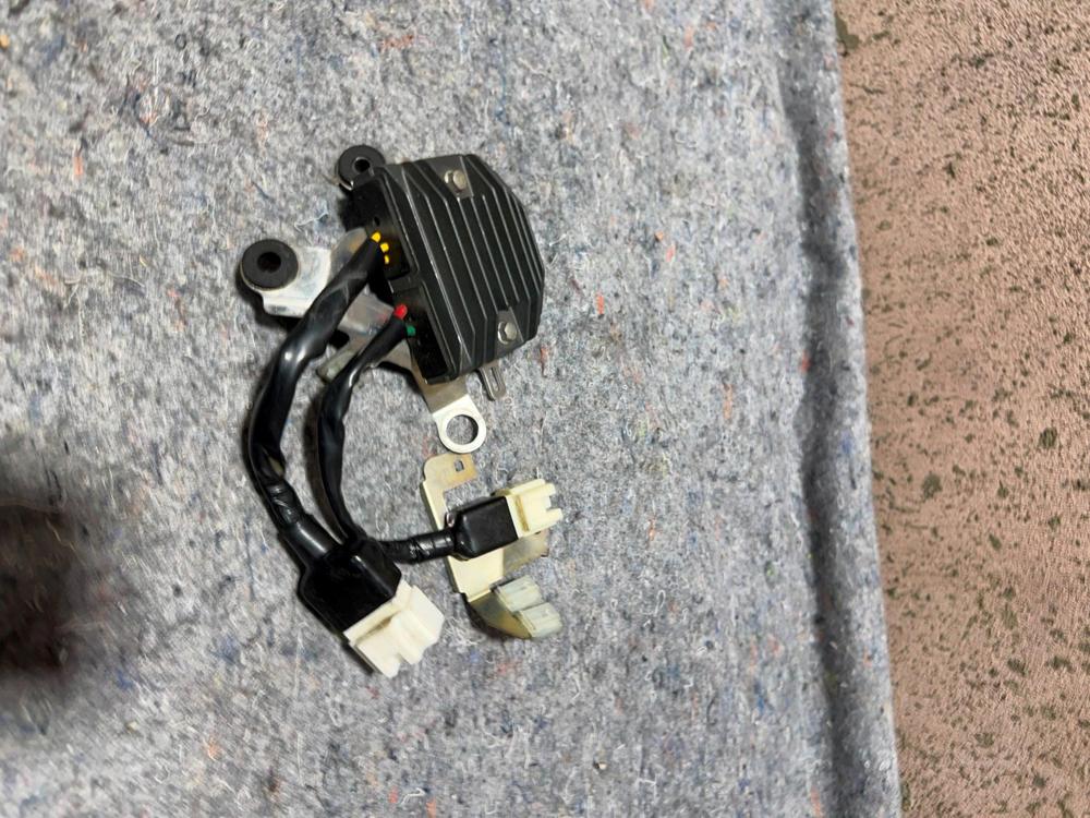 OEM Voltage Refulator Rectifier FH008EE 200P7-2011 Honda – photo 2