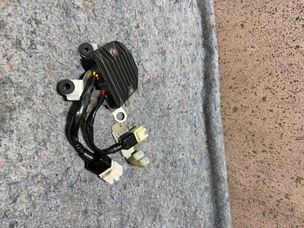 OEM Voltage Refulator Rectifier FH008EE 200P7-2011 Honda – photo 3