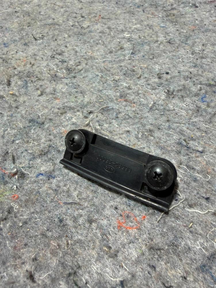 Genuine Kia Bumper Cover Retainer 86592-2F000 – photo 1