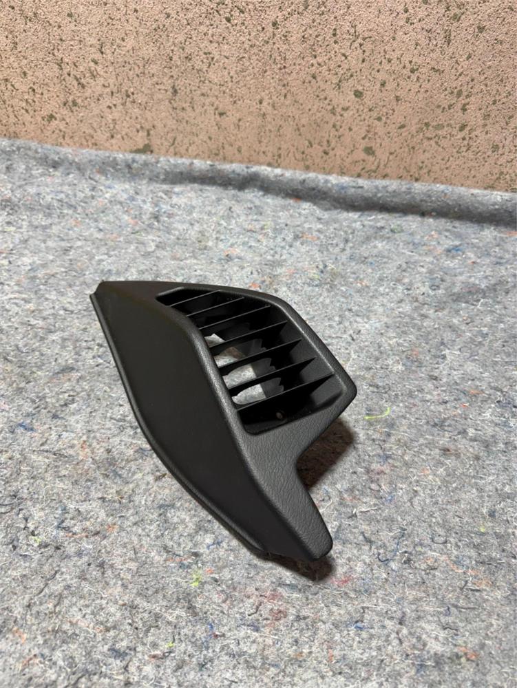 Honda Acura Genuine OEM NSX Garnish Passenger Side Vent 77472-SL0-A00ZC – photo 1