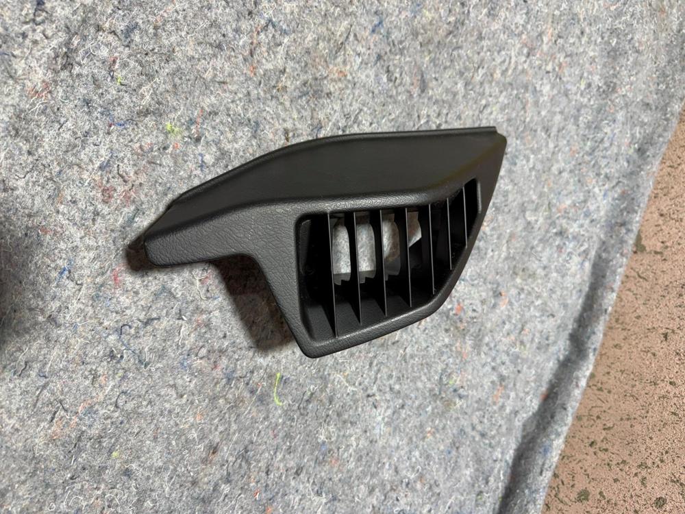 Honda Acura Genuine OEM NSX Garnish Passenger Side Vent 77472-SL0-A00ZC – photo 3
