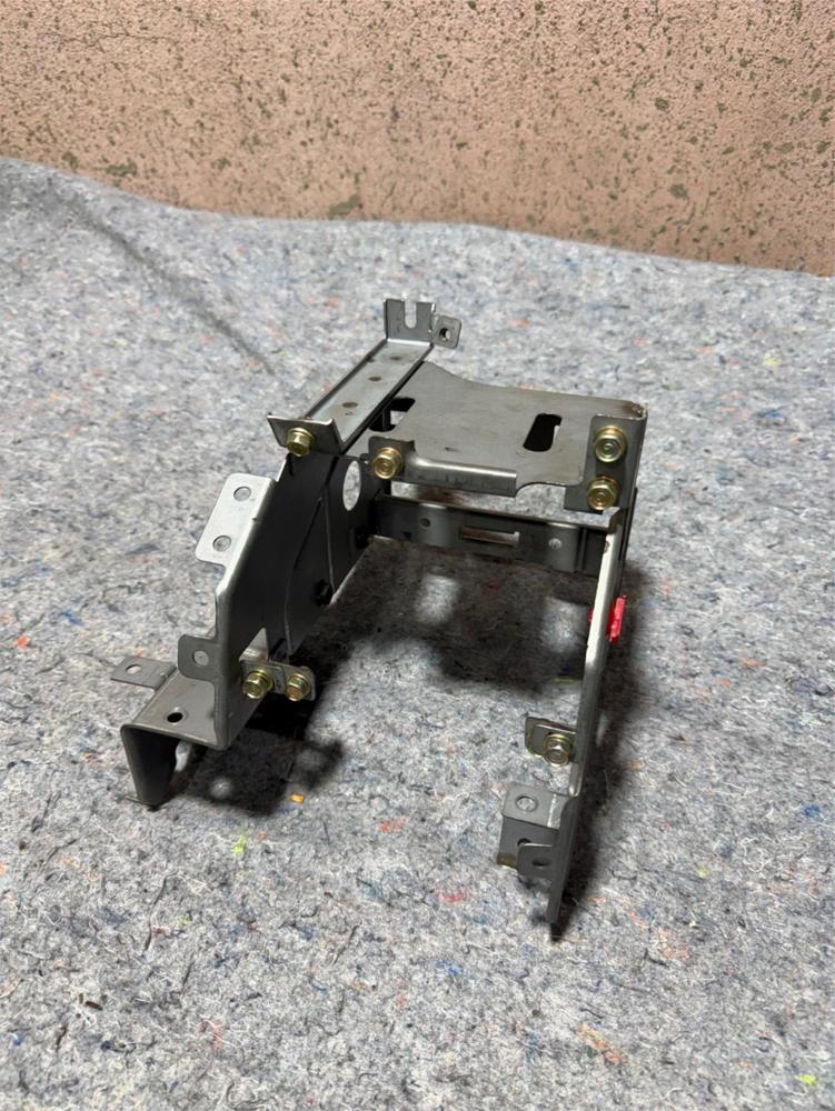 EB1420 1991 91 Acura NSX Center Dash Mount Bracket – photo 1