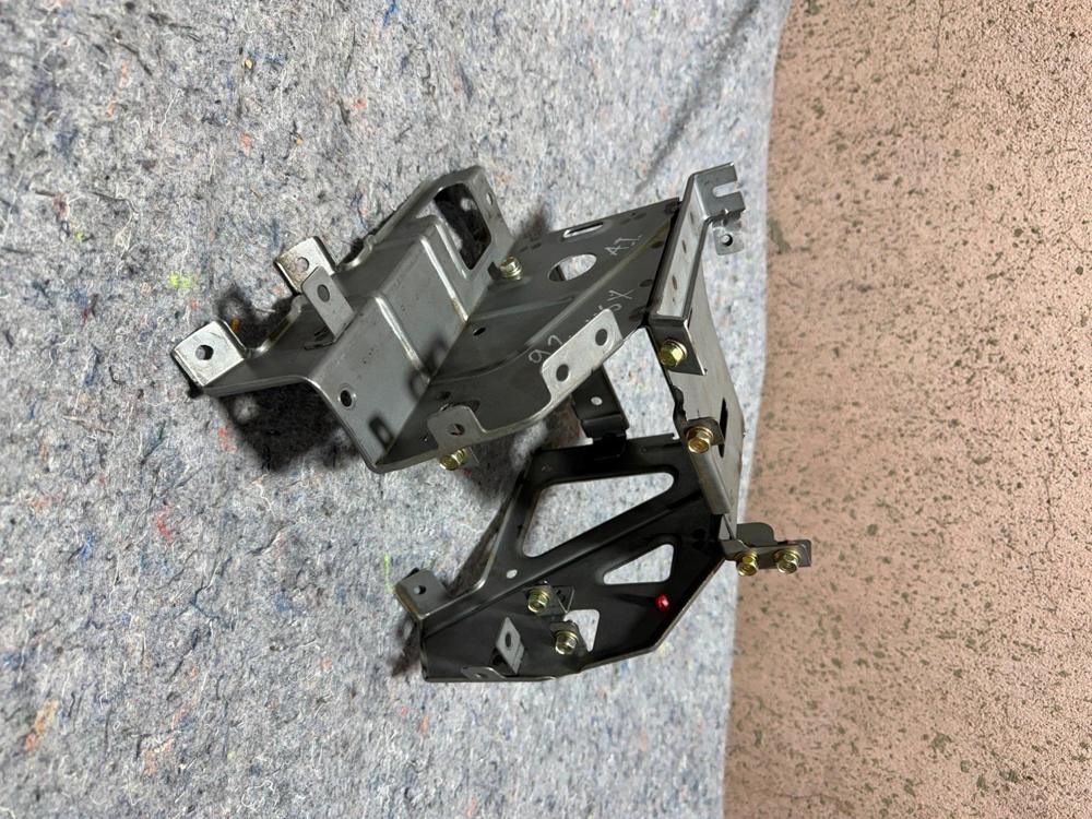 EB1420 1991 91 Acura NSX Center Dash Mount Bracket – photo 2