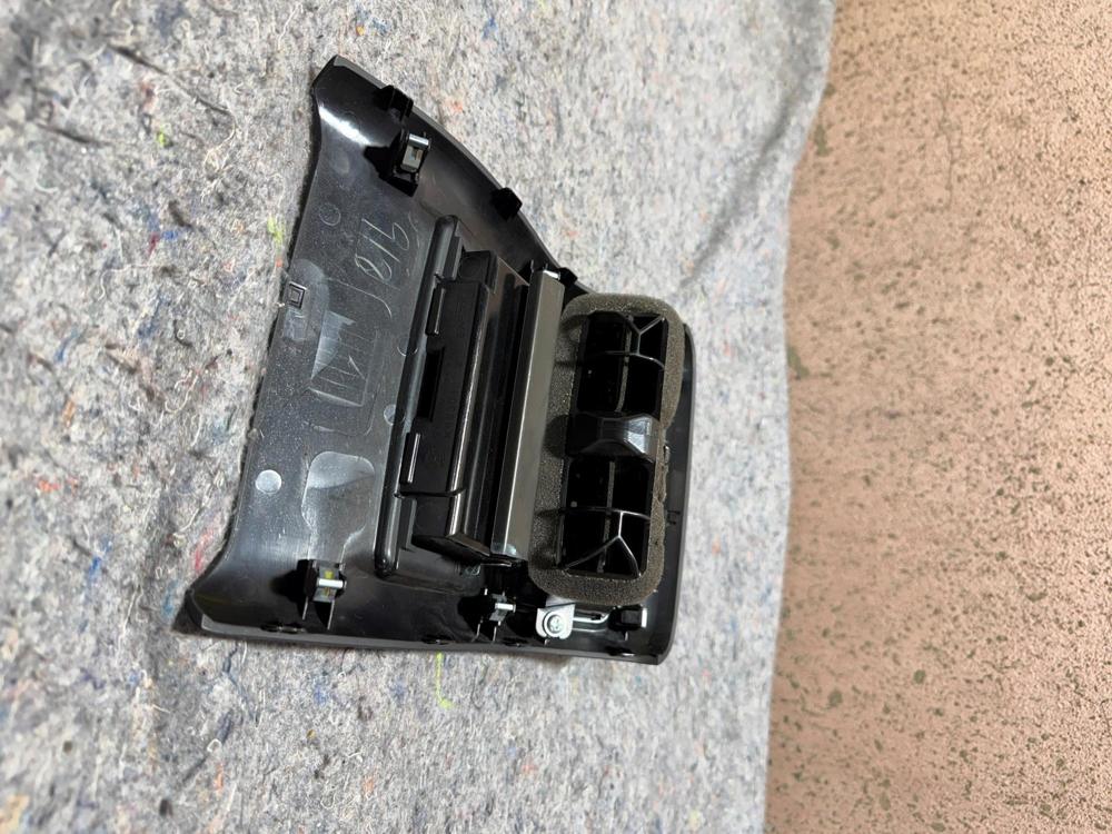 2016 Infiniti Q50 OEM Rear Center Air Vent Rear Trim Panel 96510AL500 – photo 2