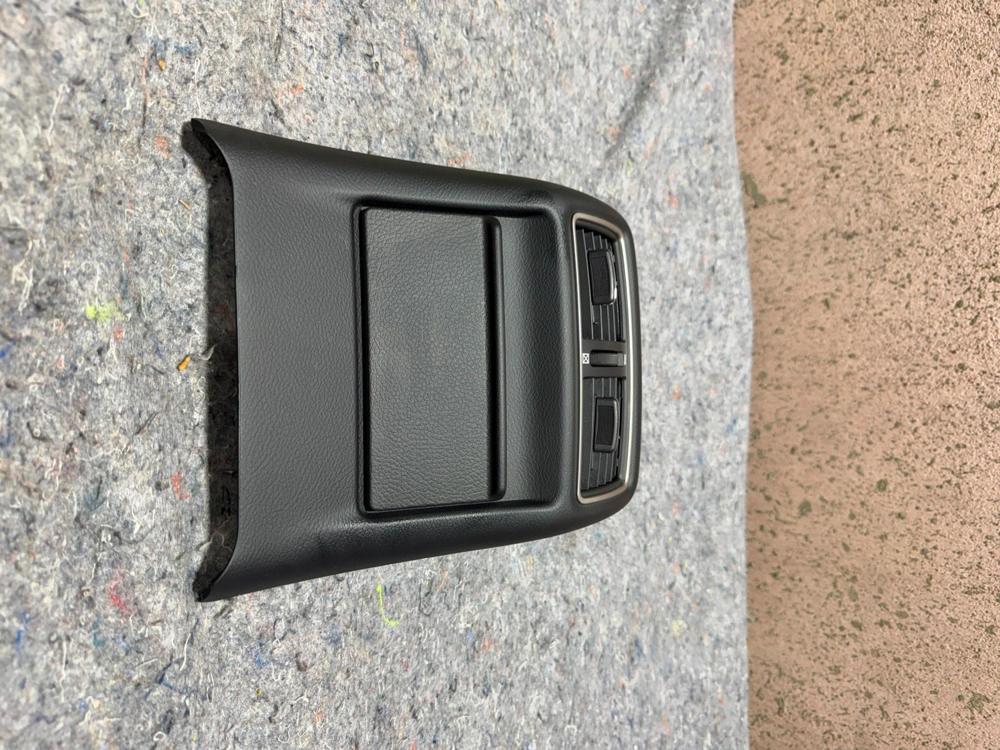 2016 Infiniti Q50 OEM Rear Center Air Vent Rear Trim Panel 96510AL500 – photo 3