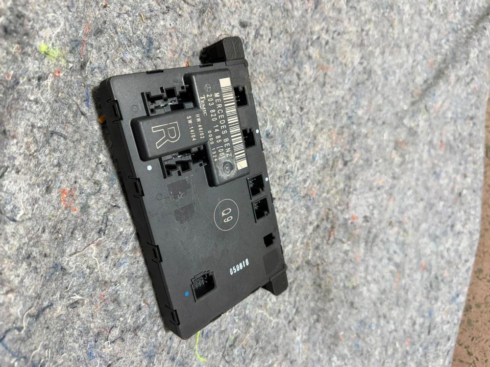 01-07 Mercedes C-class W203 Passenger Right Door Control Module 203 820 14 85 – photo 3