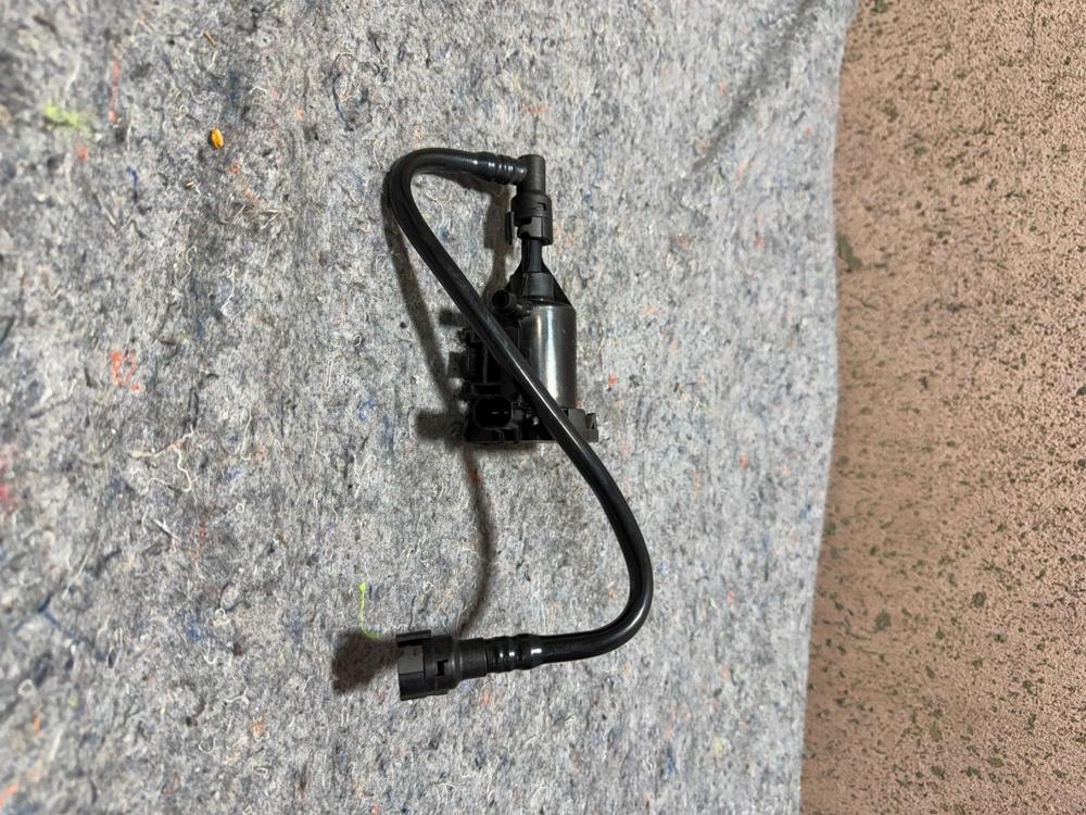 Linear Purge Valve OEM Mopar 04891741AA – photo 3
