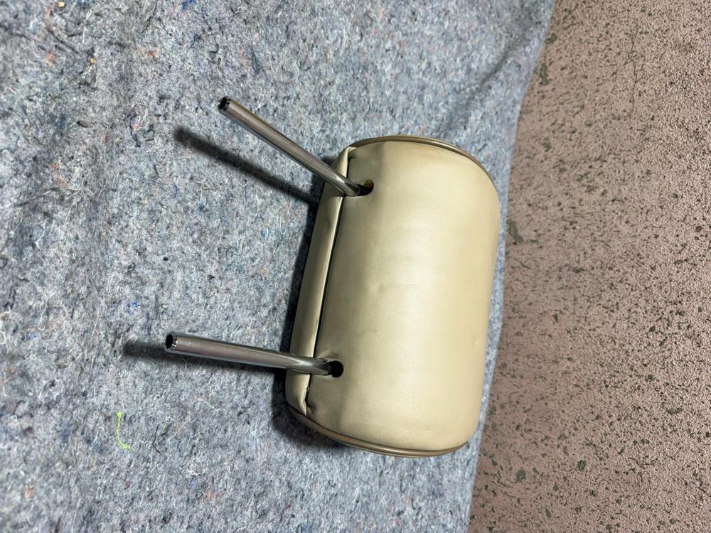 2001-2005 Lexus IS300 Front Seat Headrest Beiege OEM – photo 4