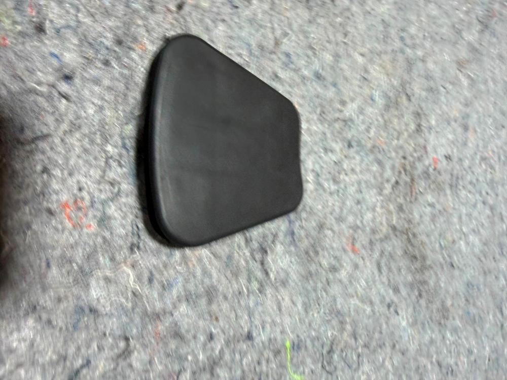 97-04 Corvette C5 Rear Driveline Support Housing Rubber Access Cover Plug – photo 2
