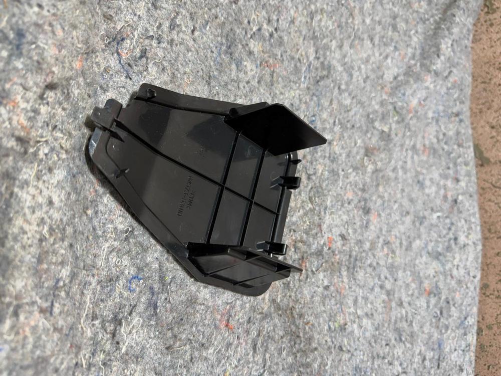 2002-2005 Lexus IS300 Trunk Door Opener Cable Protector OEM – photo 4