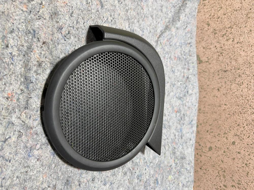 2009 Jeep Patriot Rear Right Passenger Side Speaker Bezel Grille OEM – photo 3