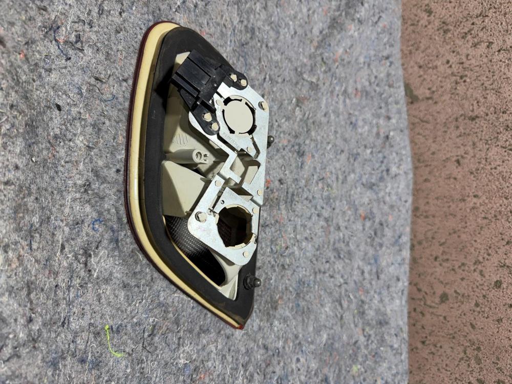 2001 Mercedes CLK320 CLK430 CLK55 OEM Left Driver's Lid Mounted Tail Light 98-03 – photo 2