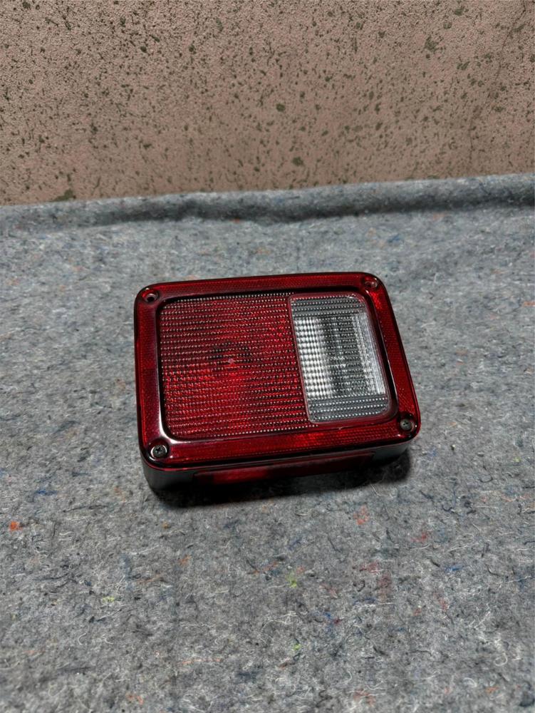 2007-2017 Jeep Wrangler Jk LH Left Rear Taillight 55077891AD – photo 1
