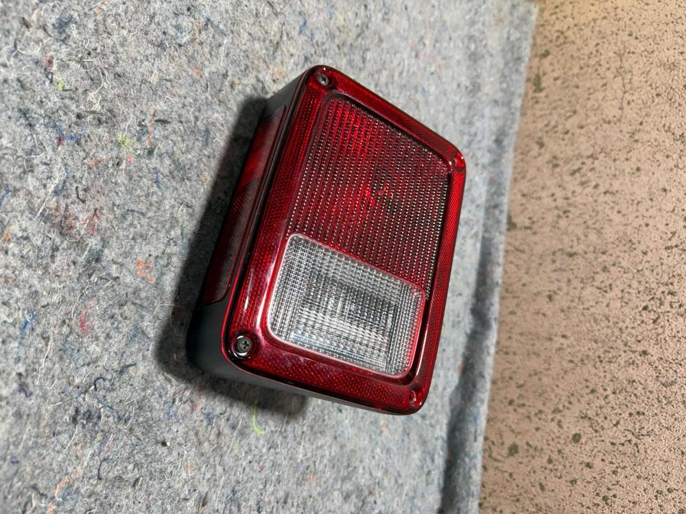 2007-2017 Jeep Wrangler Jk LH Left Rear Taillight 55077891AD – photo 2
