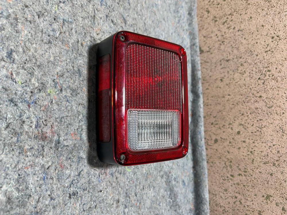 2007-2017 Jeep Wrangler Jk LH Left Rear Taillight 55077891AD – photo 3