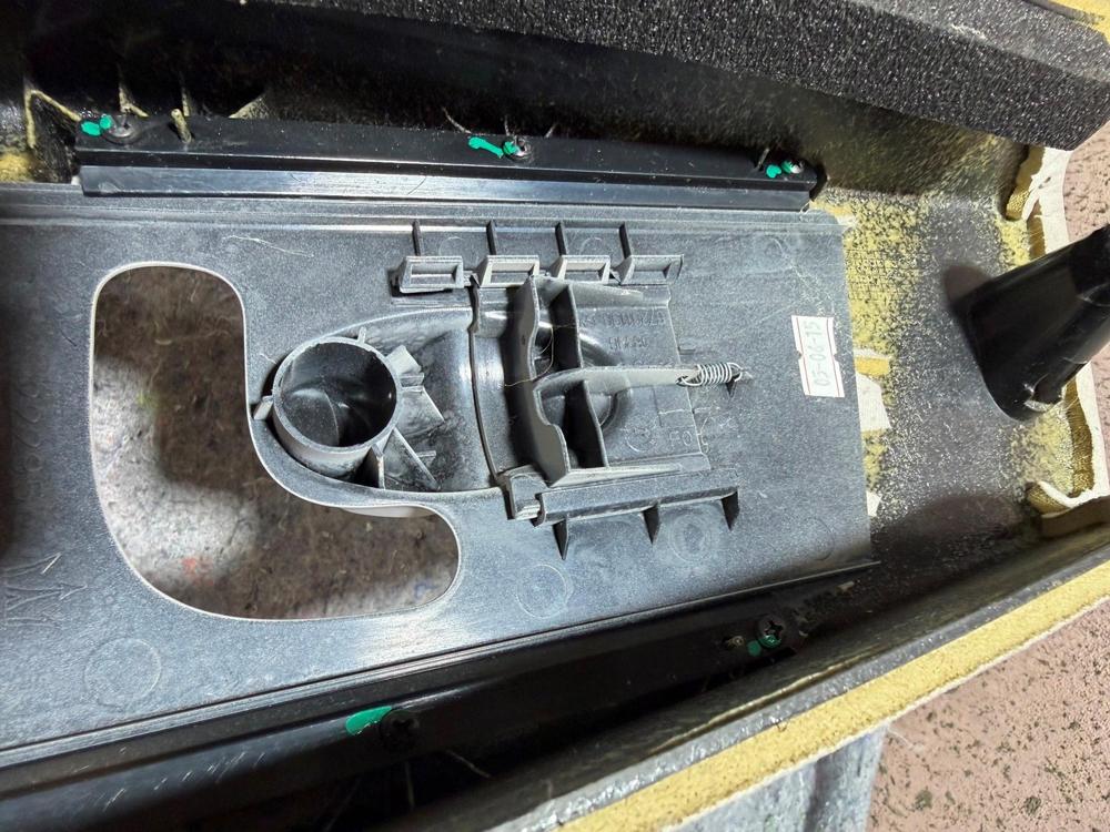 2014-2019 Maserati Ghibli SQ4 Left Driver Side Upper B Pillar Trim Panel OEM – photo 2