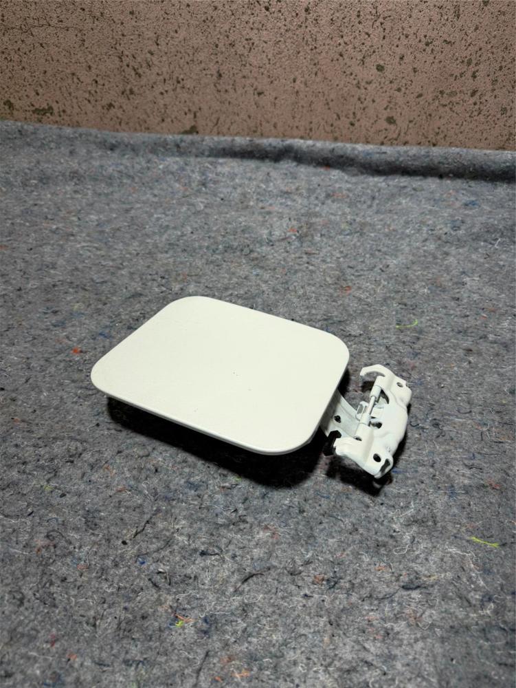 OEM 2014-2020 Infiniti Q50 Gas Fuel Tank Filler Door Lid Cover W/o Cap White Qab – photo 1