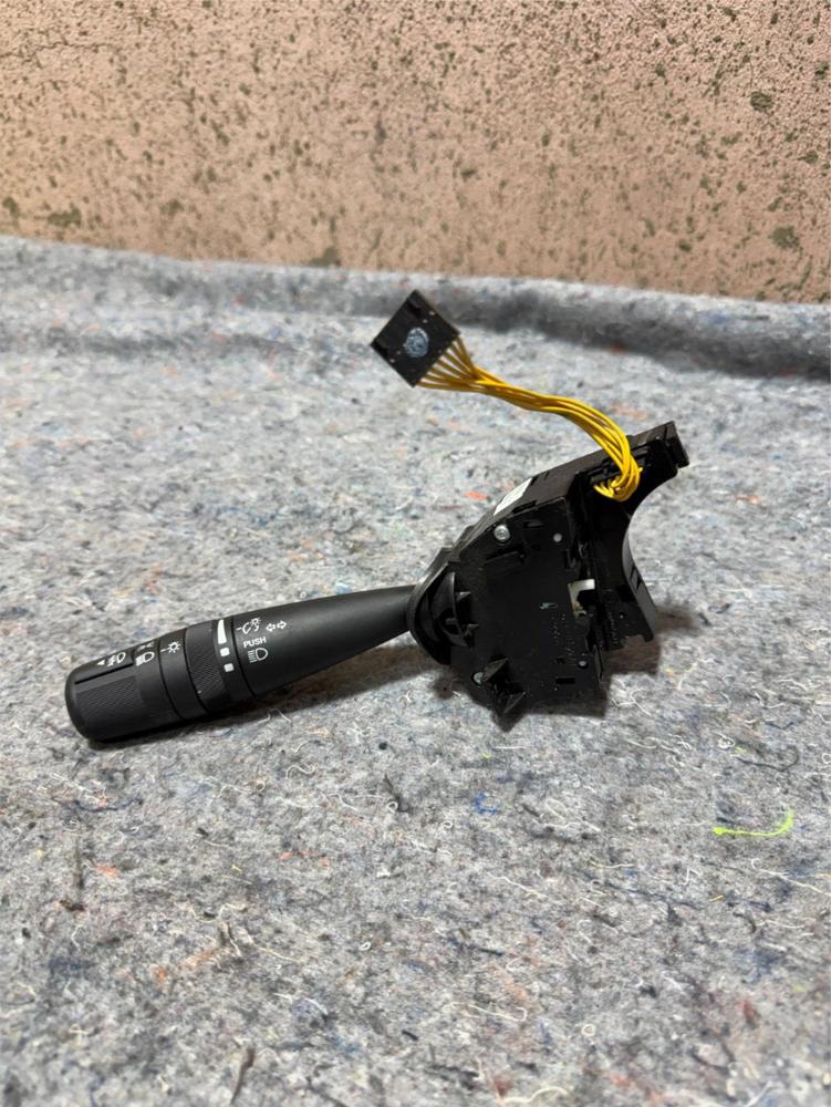 2007-2017 Jeep Patriot Headlight Turn Signal Control Switch OEM 1700570301 – photo 1