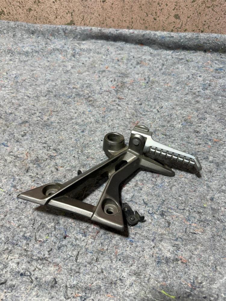 13-17 Kawasaki Ninja 300 EX300 Rear Right Passenger Foot Peg 35063-0842 – photo 1