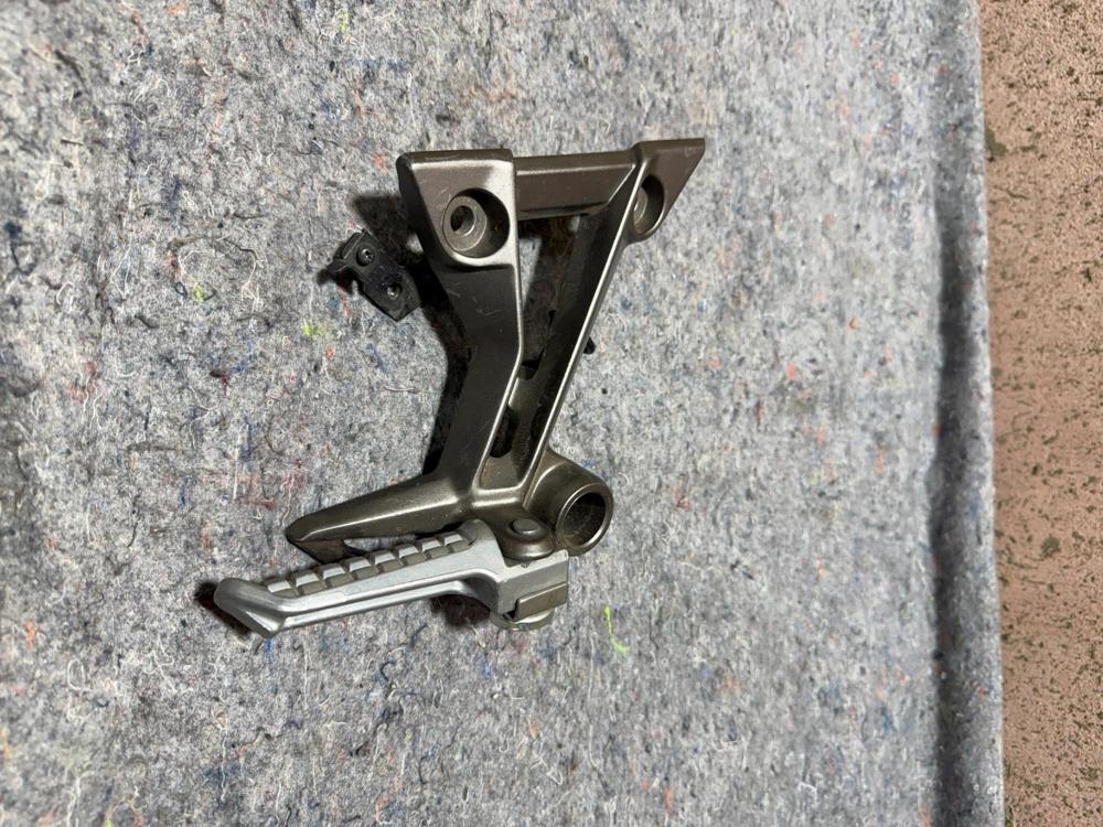 13-17 Kawasaki Ninja 300 EX300 Rear Right Passenger Foot Peg 35063-0842 – photo 3