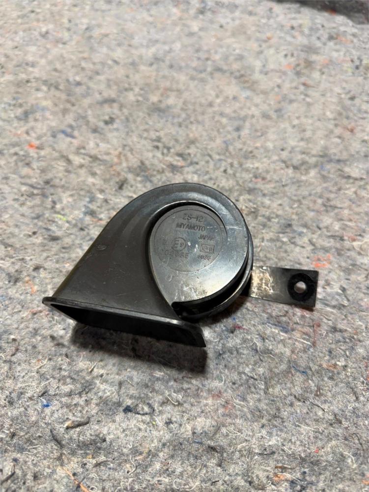 11-17 Infiniti QX56 QX80 Front Left Driver Side Horn 004035 4035 OEM – photo 1