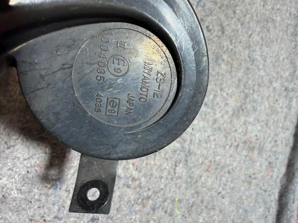 11-17 Infiniti QX56 QX80 Front Left Driver Side Horn 004035 4035 OEM – photo 3
