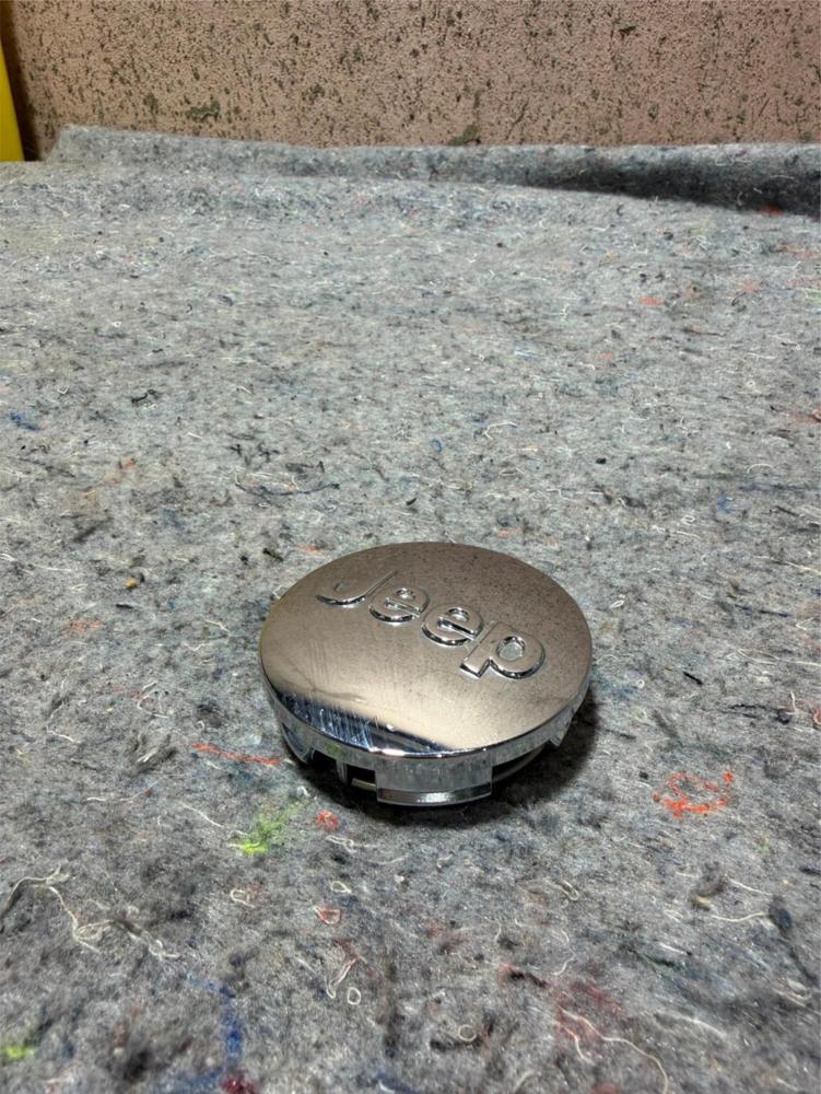 Jeep Compass Grand Cherokee Silver Geuine OEM Wheel Center Cap 1LB77TRMAC 9178 – photo 1