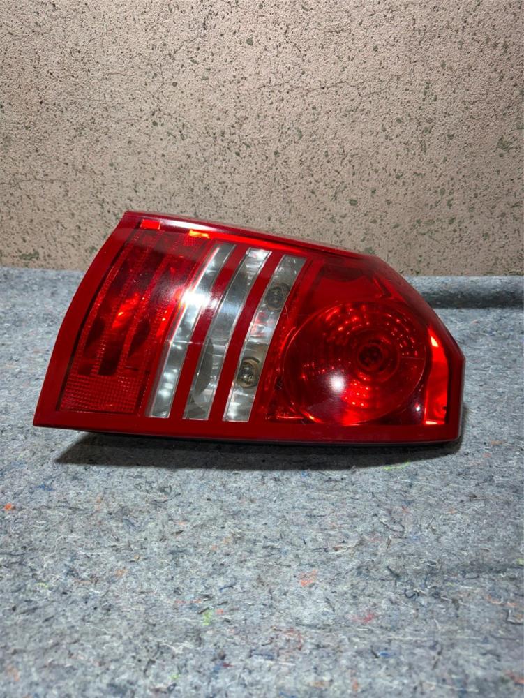 2005-2007 Chrysler Left LH Driver Side Rear Tail Light Assembly OEM – photo 1