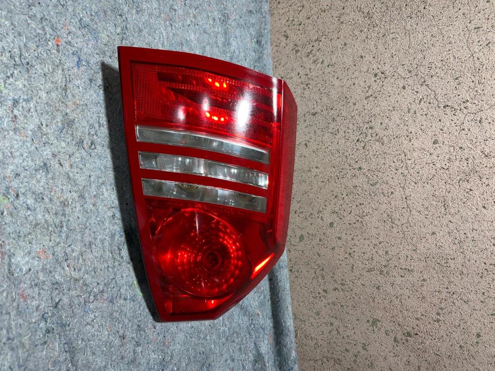 2005-2007 Chrysler Left LH Driver Side Rear Tail Light Assembly OEM – photo 4