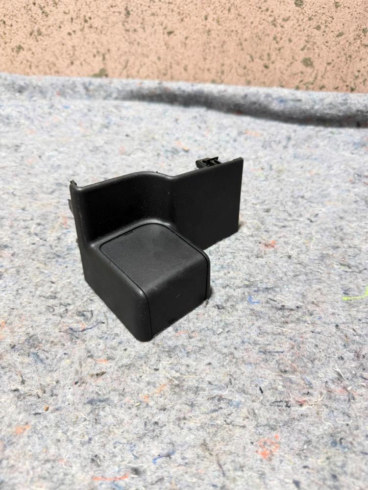 2010-2014 Jeep Patriot Front Right Passenger Side Seat Track End Cover Trim OEM – photo 1