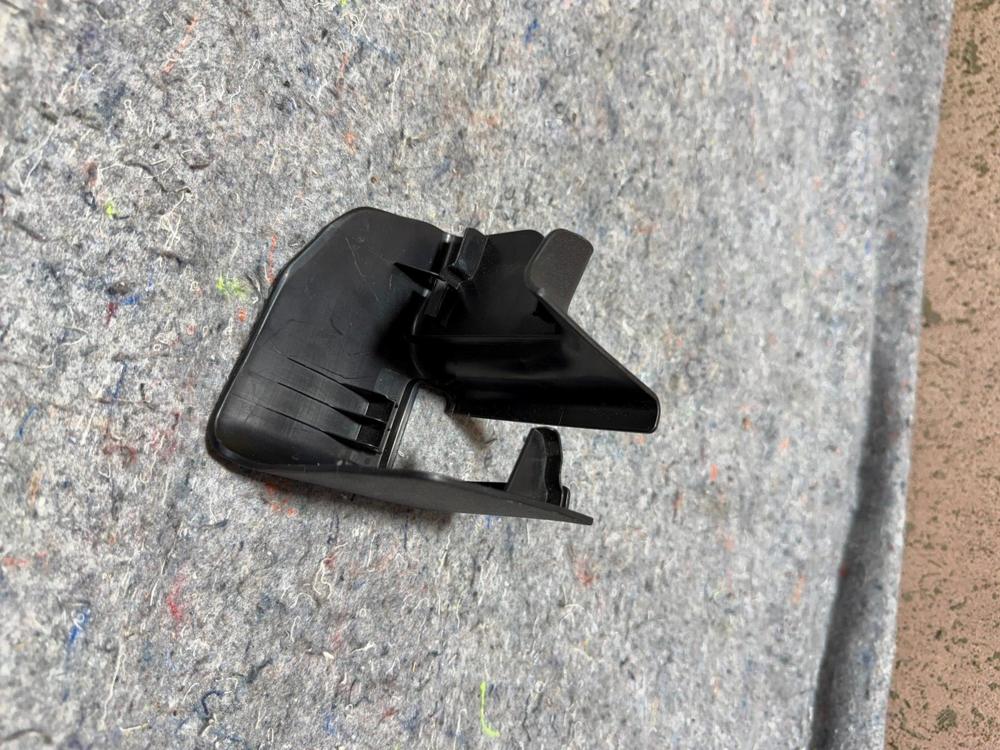 Seat Track Adjust Cover 72137-02270 OEM Toyota Corolla 2014-2018 – photo 2